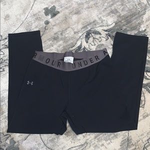 UNDER ARMOUR black banded Capri pants M